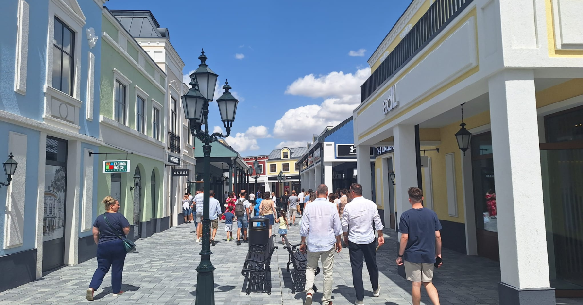 FOTO| S-a deschis faza a doua a FASHION HOUSE Pallady: ce oferte găsiți la outlet