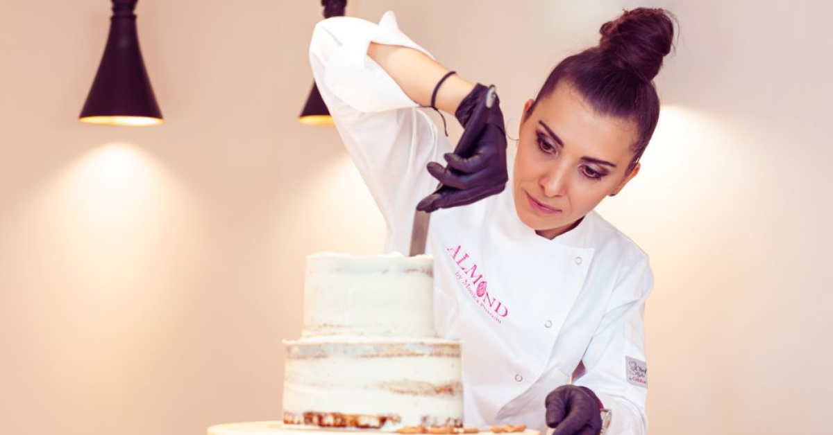 De la însoțitor de bord la cofetar. Monica Pușcoiu, Almond Cake: Discriminarea se vede în ochii bărbaților sexiști, m-am obișnuit cu ea