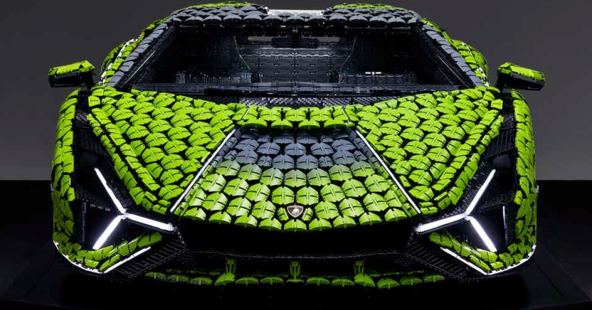 Un Lamborghini Sián FKP 37, construit din peste 400.000 de piese LEGO, vine în România