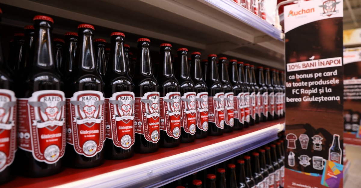 În premieră, la Auchan: a fost lansată berea Giuleșteana și fan shop-ul Rapid 