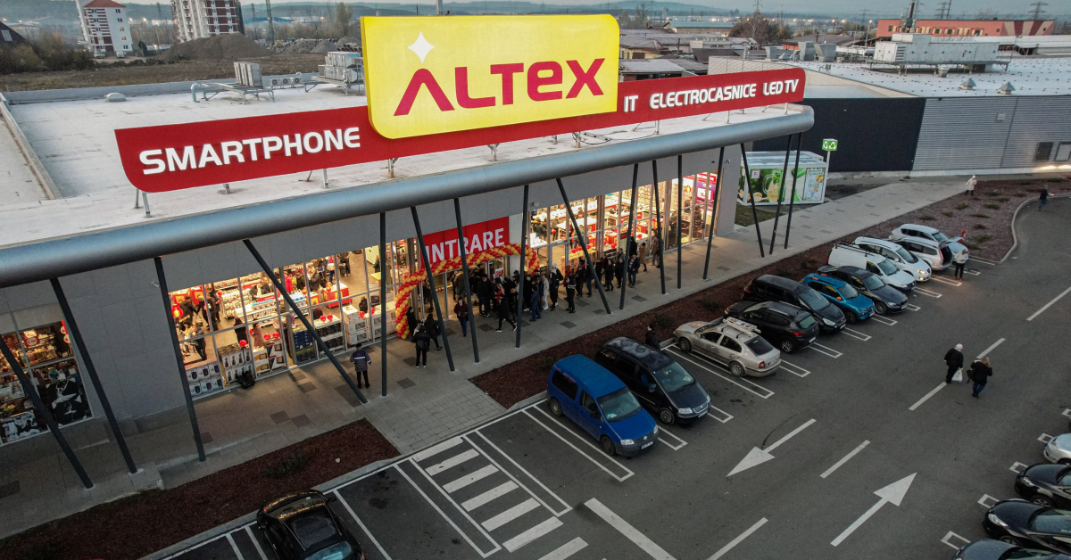 Altex și Media Galaxy reiau campania „1 din 100 de cumpărători primește toți banii înapoi”