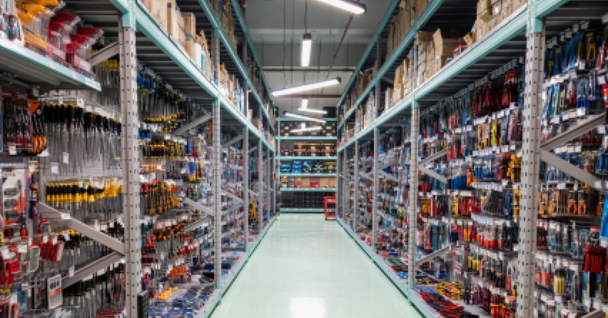 Cum organizezi eficient spațiul de vânzare cu rafturi metalice: principii de merchandising aplicat