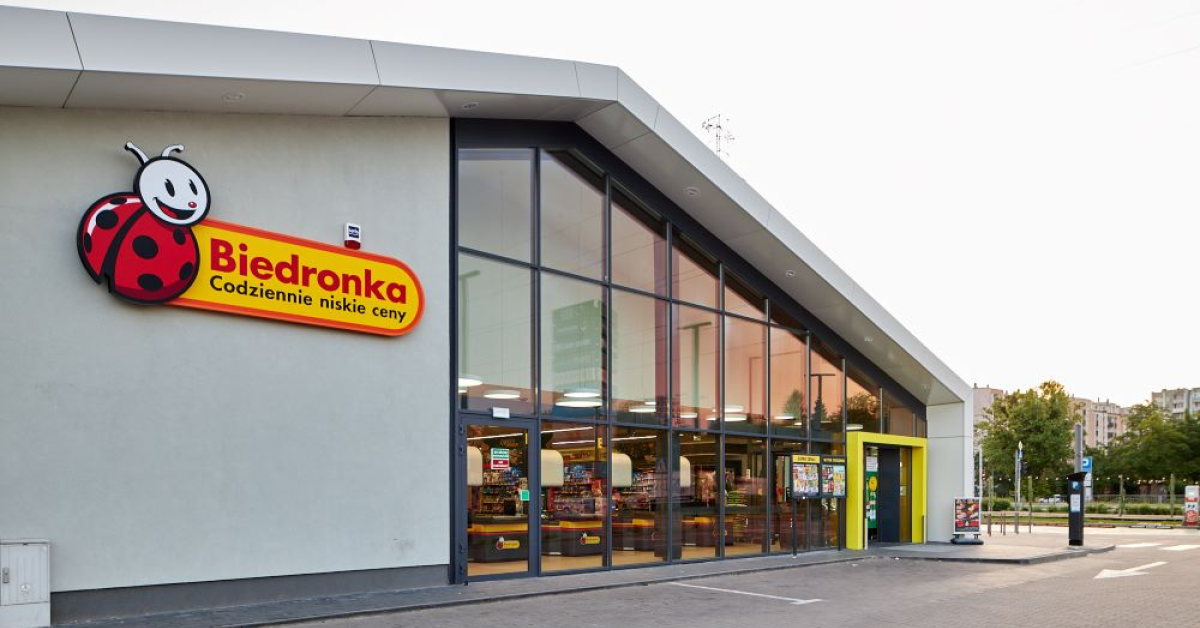 Biedronka, cel mai mare retailer alimentar polonez, interesat și de cumpărarea magazinelor Carrefour Polonia, ar putea intra în România
