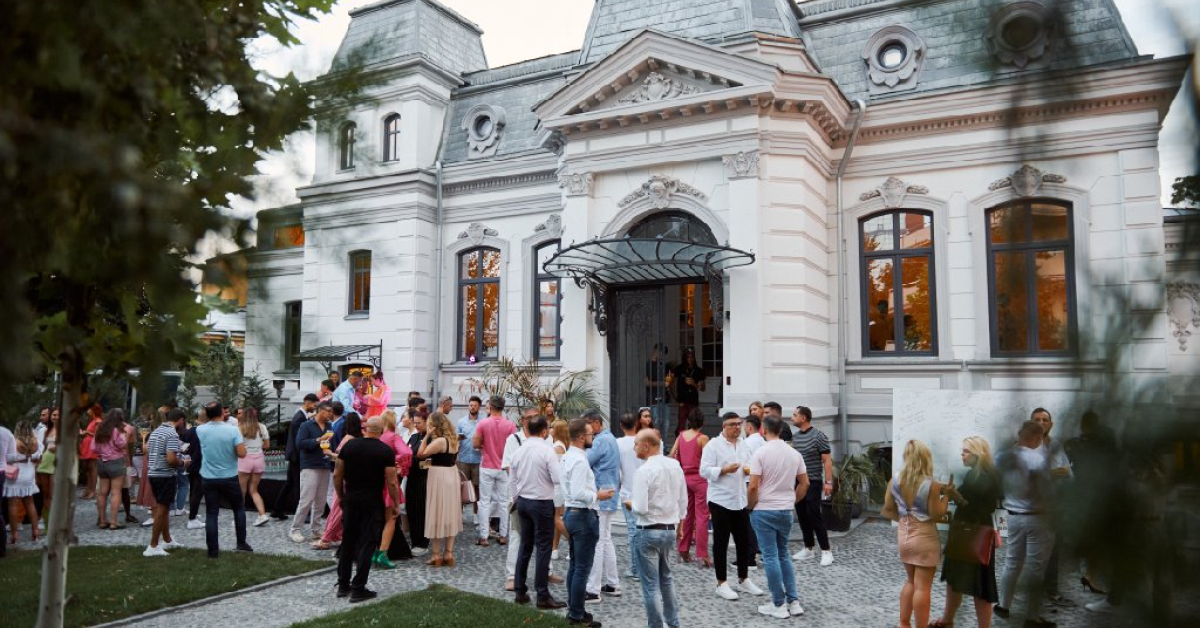 România a doborât recordul mondial, deținut de Snoop Dogg, pentru cel mai mare cocktail din lume