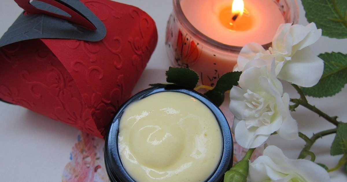 Idei de cadouri pentru Craciun: seturi cu cosmetice