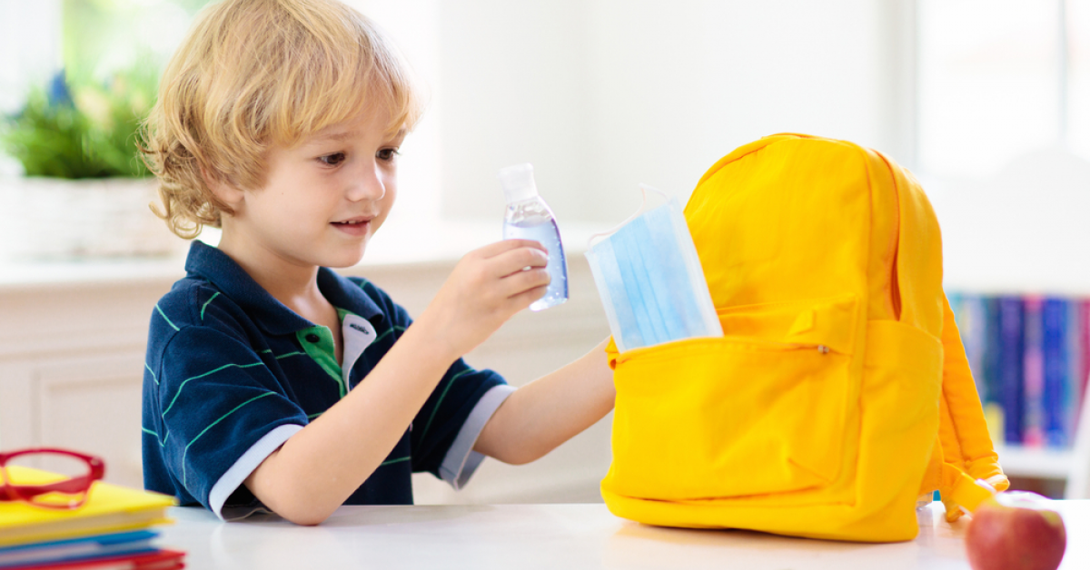 Back to school în pandemie: cumpărăturile pentru noul an școlar includ, pe lângă rechizite, produse de protecție și dezinfecție 