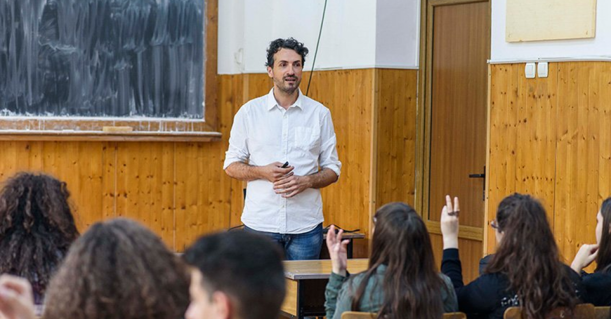 500 de liceeni se pot inscrie la proiectul pilot de retail Junior Achievement