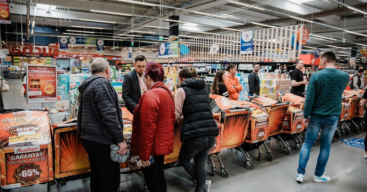  Căruciorul surpriză la Auchan: reduceri de peste 50%, oferite pe loc. Cum funcționează inițiativa retailerului