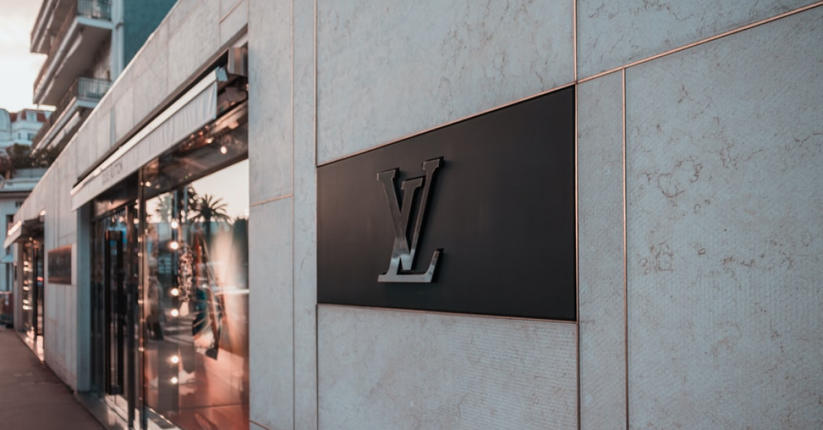 Grupul de produse de lux LVMH cumpără 60% din acțiunile casei italiene de modă Etro