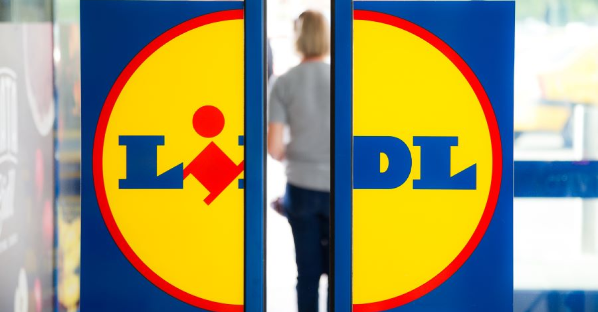 Angajări Lidl pe litoral: salarii brute de peste 6000 de lei și sporuri pentru munca în weekend