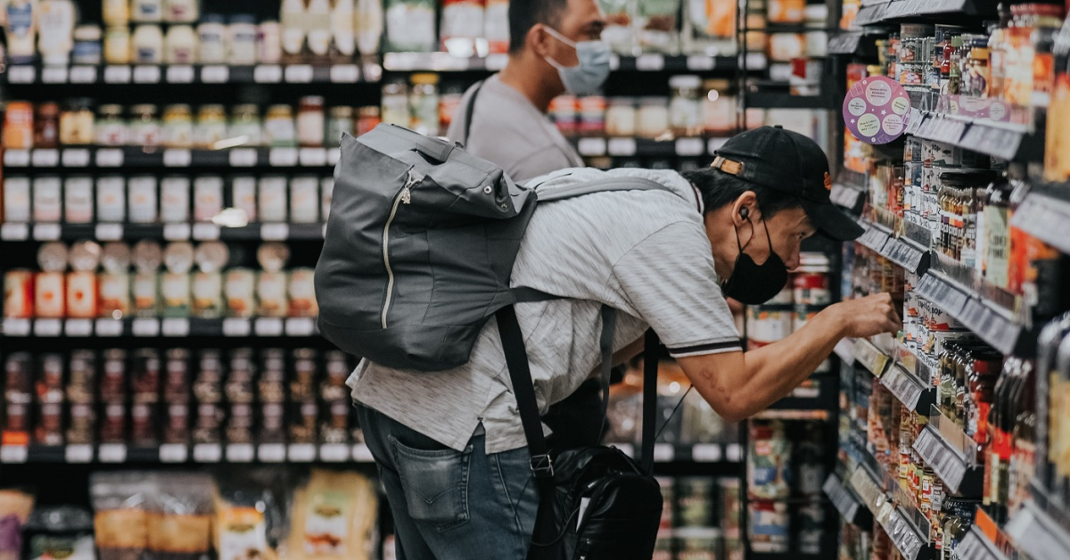 Retailul, nișă nouă în România pentru importul de forță de muncă: câți angajați lucrează în țară, ce salarii și beneficii au