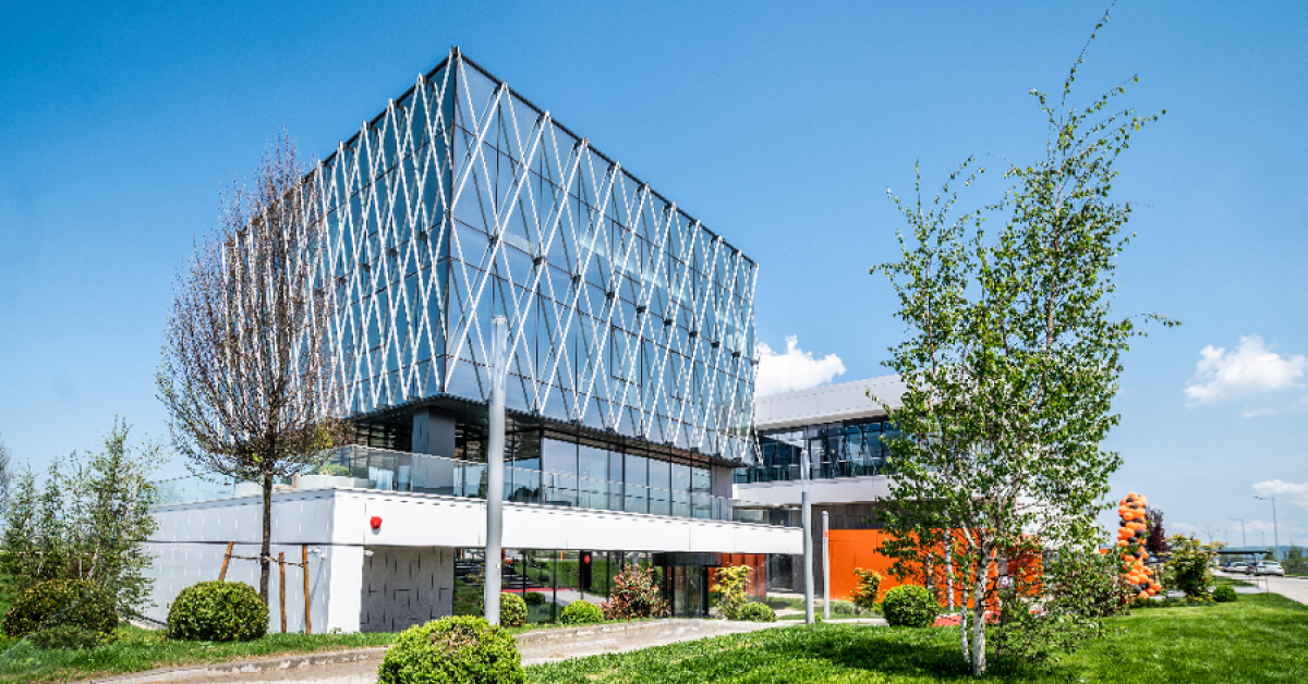 Holcim și CON-A au contribuit la construcția noii unități de producție a grupului ifm de la Sibiu