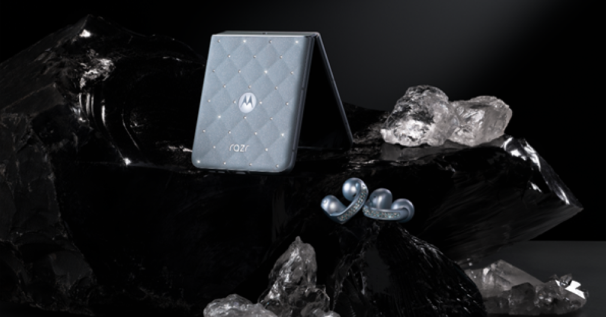 Un telefon-bijuterie: tehnologia Motorola se împletește cu cristalele Swarovski