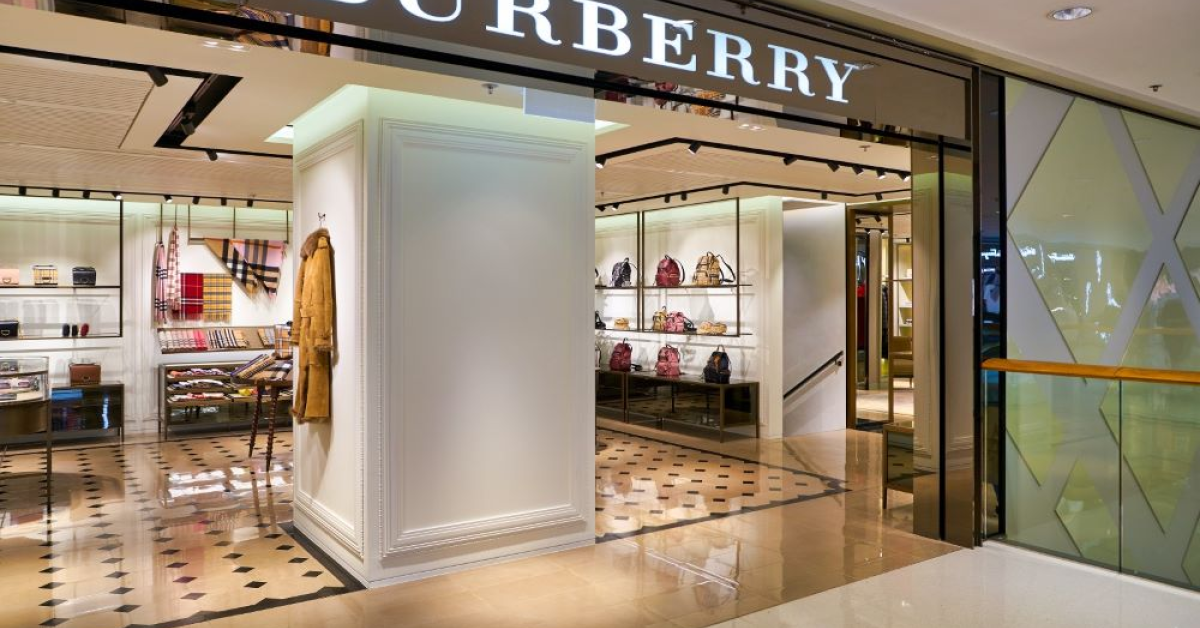 CEO-ul Burberry, concediat din cauza prăbușirii vânzărilor. Promisese că va dubla cifra de afaceri