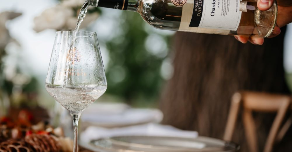 Vinul, ”un accesoriu„ pentru vreme: crește consumul de vin alb în perioada verii