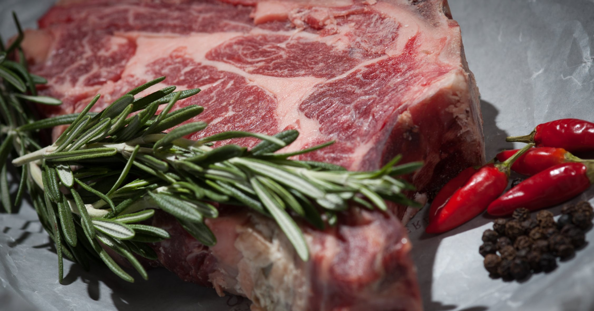 Ce preț are carnea de miel: cât costă un kilogram de spată sau pulpă de miel, în magazine sau la producătorii locali