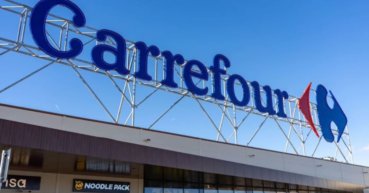 Cora devine Carrefour: până la începutul lunii mai toate hipermarketurile vor fi rebranduite
