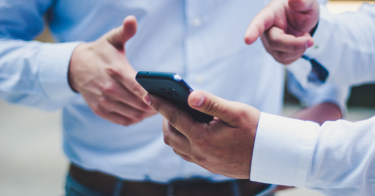 Ce au cumpărat românii pe credit în 2021: telefoane mobile, televizoare și laptopuri
