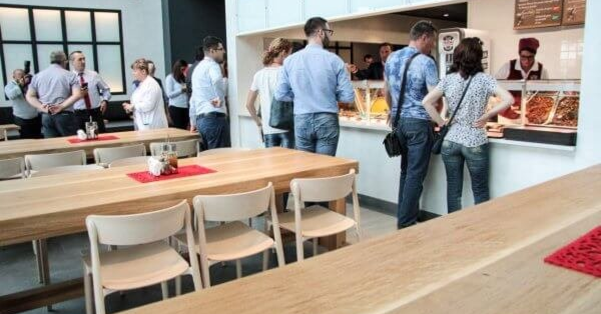 Retailerul Auchan a deschis primul restaurant propriu