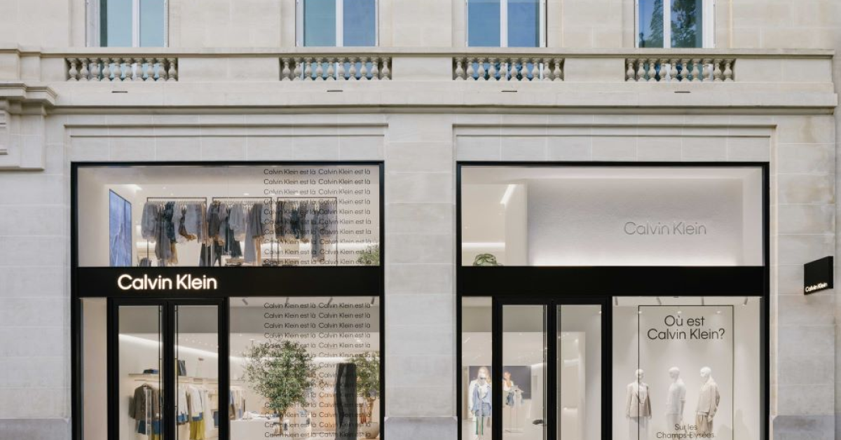 FOTO | Cum arată cel mai nou magazin Calvin Klein, aflat pe una dintre cele mai cunoscute străzi comerciale din lume