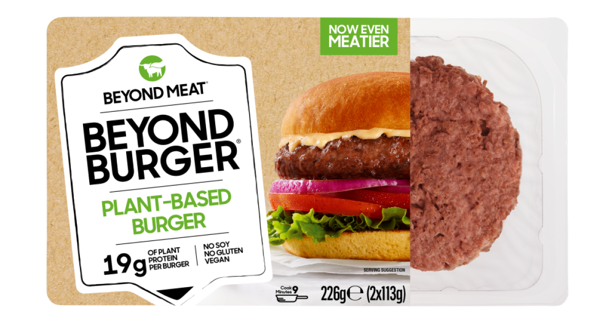 Vești bune pentru vegani: brandul Beyond Meat vine în România cu burgeri, chiftele și cârnați din carne plant-based