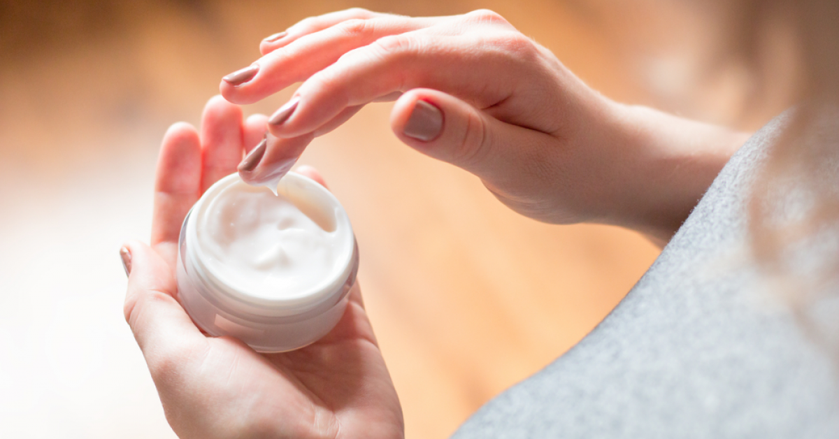 Românii au cheltuit peste 13 milioane de euro pe dermatocosmetice în trei luni. În topul brandurilor preferate se găsesc și companiile românești Farmec și Ivatherm 