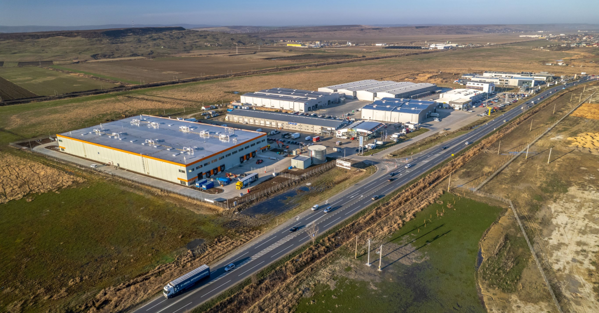 Mobexpert se extinde: producătorul de mobilă a închiriat un spațiu de depozitare în Oresa Industra Park 