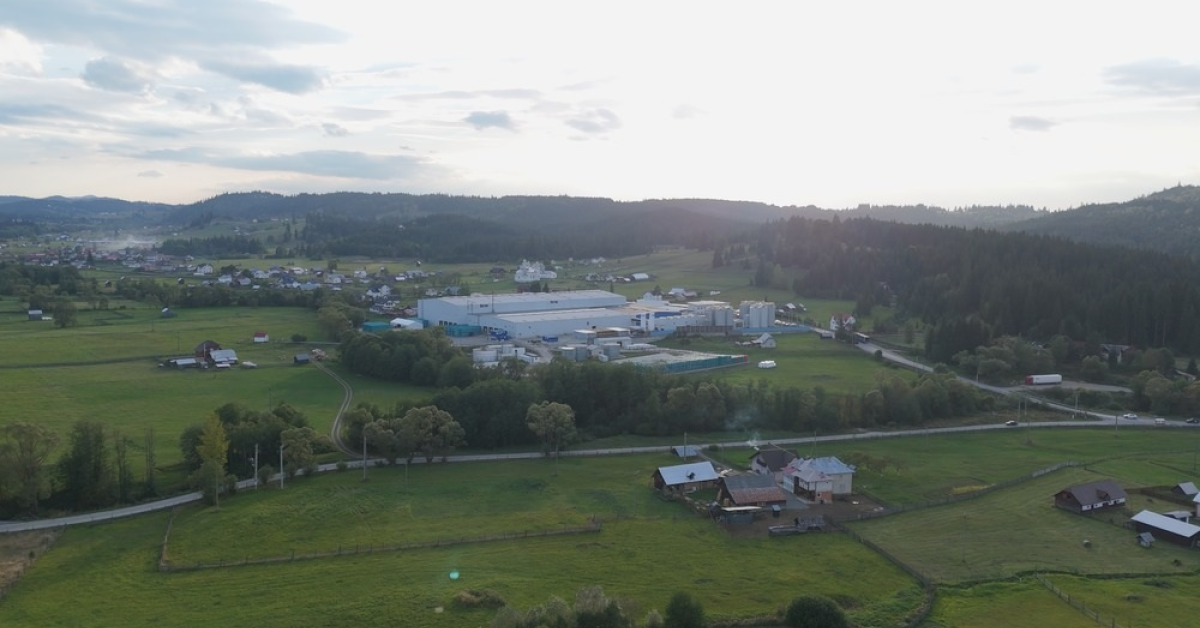 FOTO-REPORTAJ în fabrica Dorna: cum trece apa prin multiple analize și 19 scanări înainte să ajungă la raft
