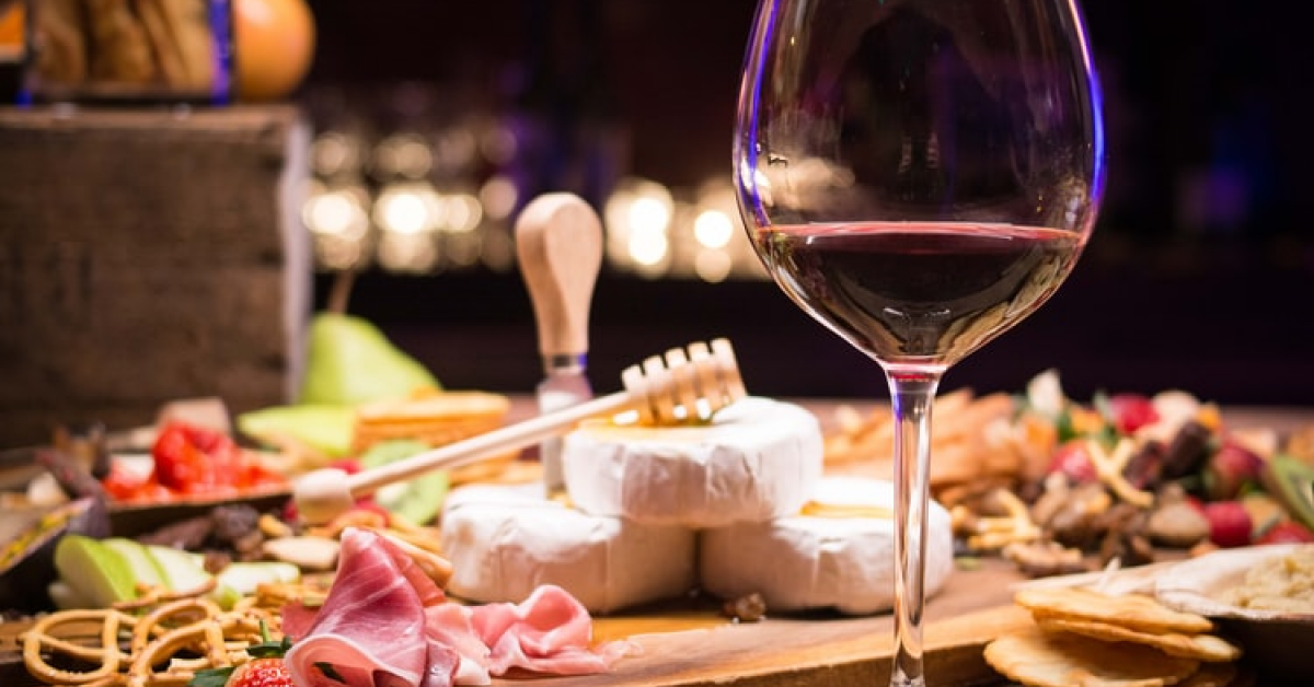 Magazinul online de vinuri WineDeals.ro plănuiește listarea gamei de accesorii: pahare, decantoare și frigidere