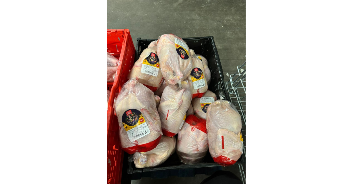 Controale ANPC la Penny: inspectorii au descoperit carne infestată cu salmonella 