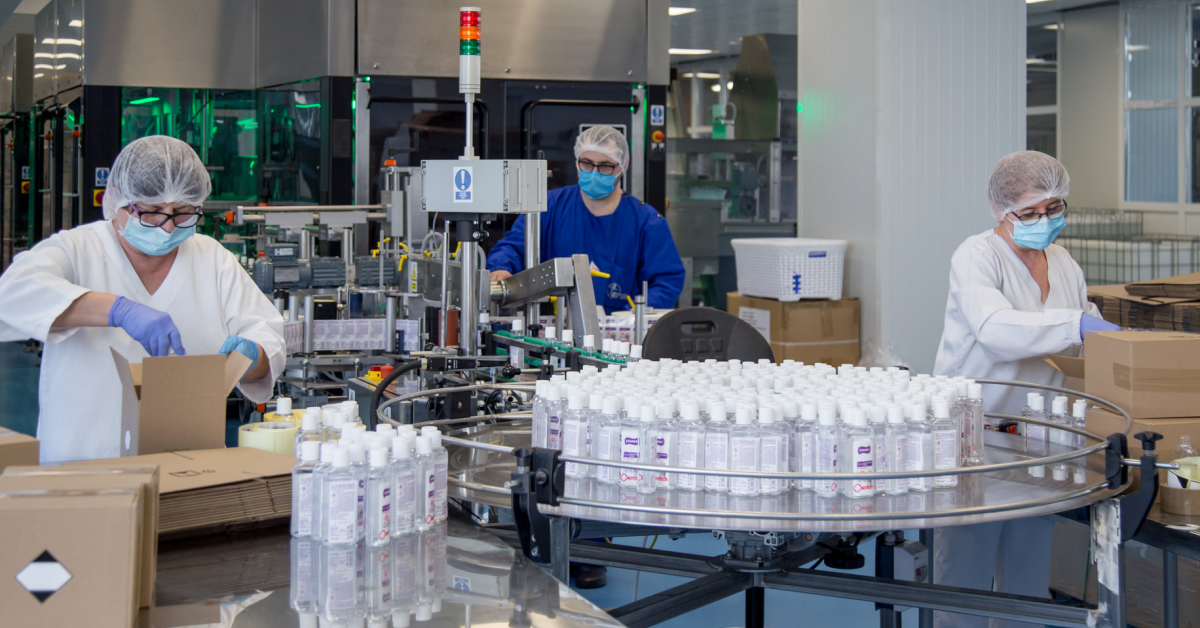Farmec a vândut peste două milioane de dezinfectanți și va continua producția și după pandemie