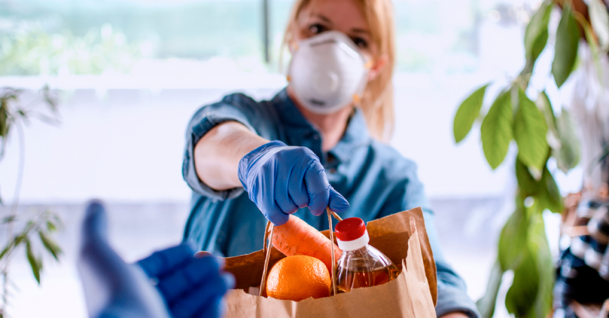 PwC: Unul din cinci consumatori a făcut zilnic cumpărături online în pandemie, iar magazinele fizice se reinventează