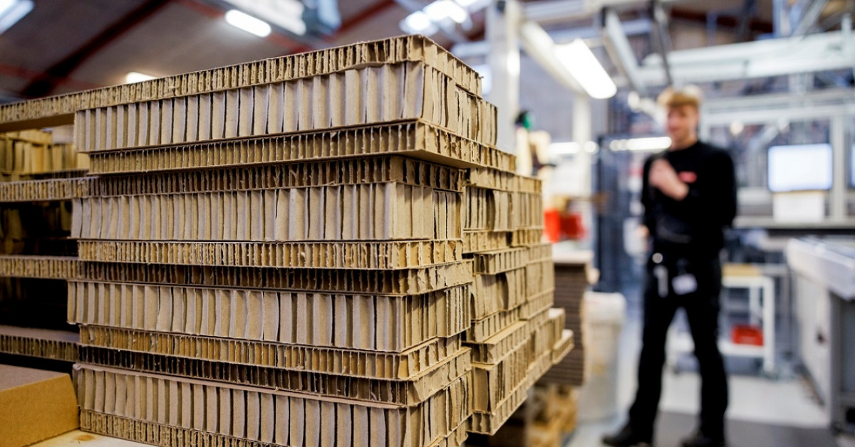 Grupul VELUX renunță aproape în totalitate la plasticul din ambalajele ferestrelor de mansardă