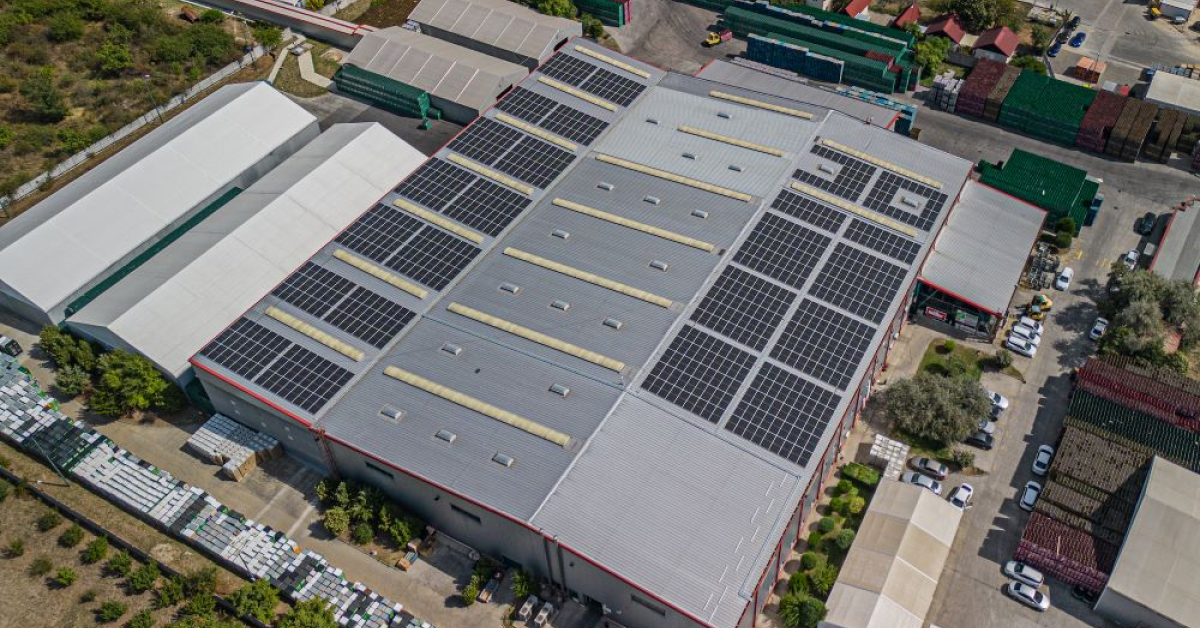 Tuborg a încheiat instalarea sistemului de panouri solare pe acoperișul fabricii din Pantelimon