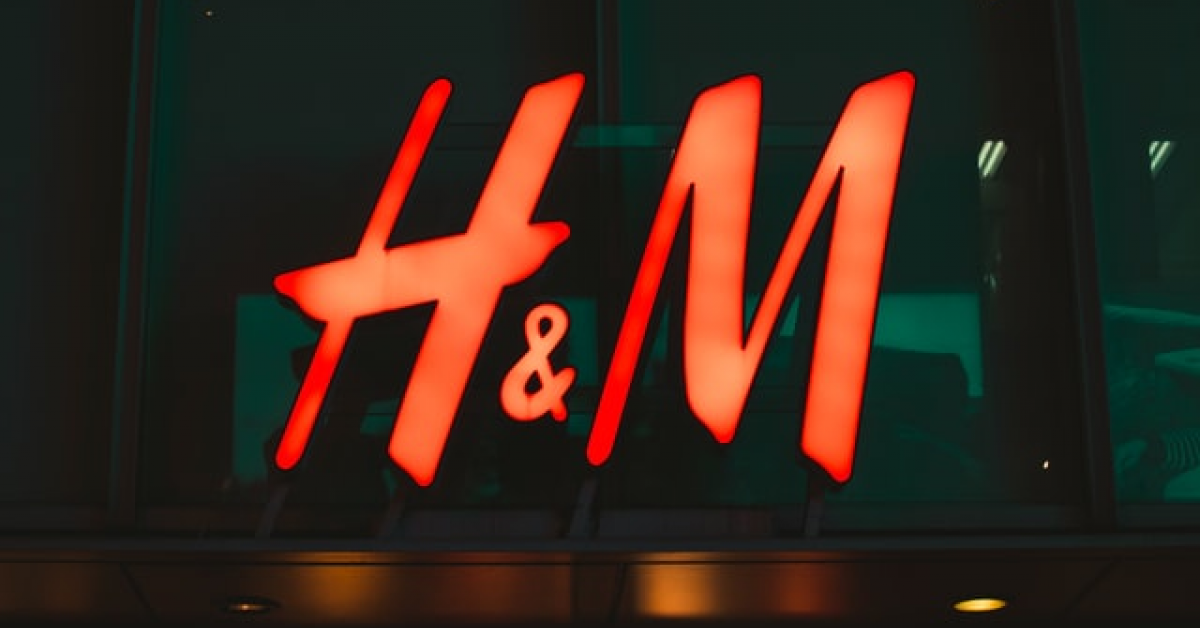 H&M va închide 170 de magazine anul acesta, pe fondul crizei sanitare COVID-19