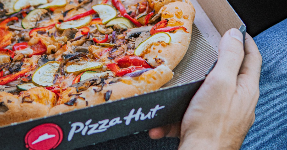 Pizza Hut lansează două noi tipuri de restaurante în România: fast-casual delivery și express