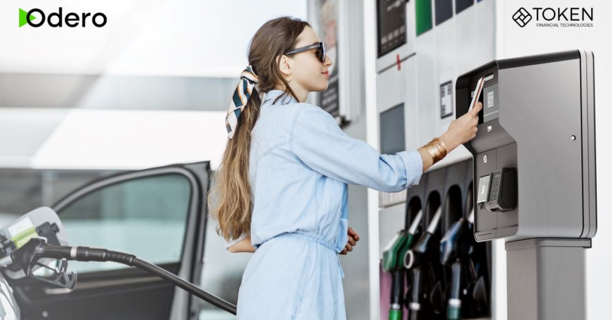 Plata direct la pompă: TOKEN lansează în România prima casă de marcat self-service destinată benzinăriilor 