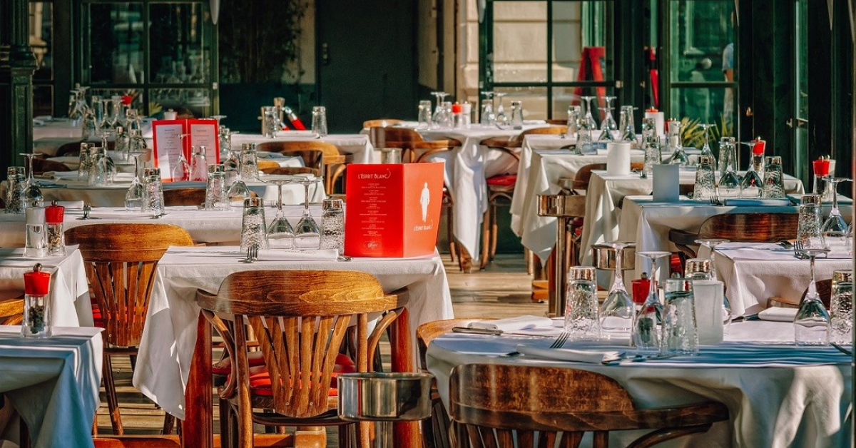O treime dintre români nu frecventează restaurantele din mall în contextul COVID-19