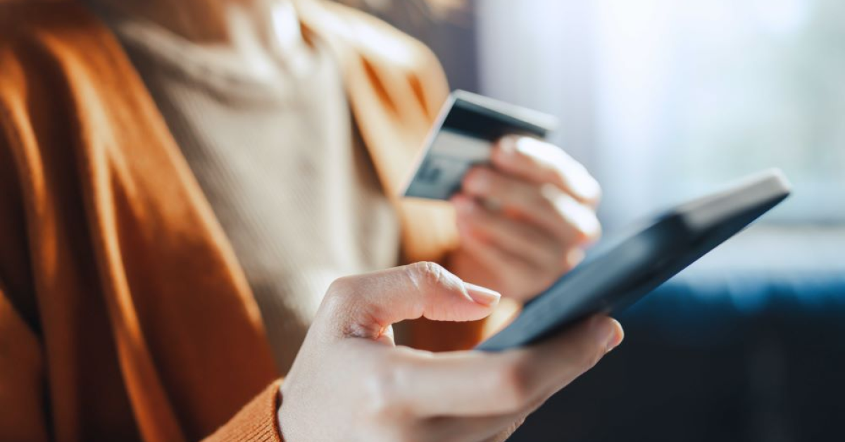 Glami: De ce se tem românii atunci când comanda haine online 
