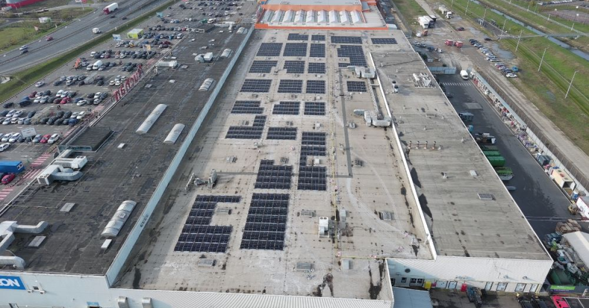 Panouri fotovoltaice pe toate hipermarketurile Auchan: câte magazine sunt deja echipate