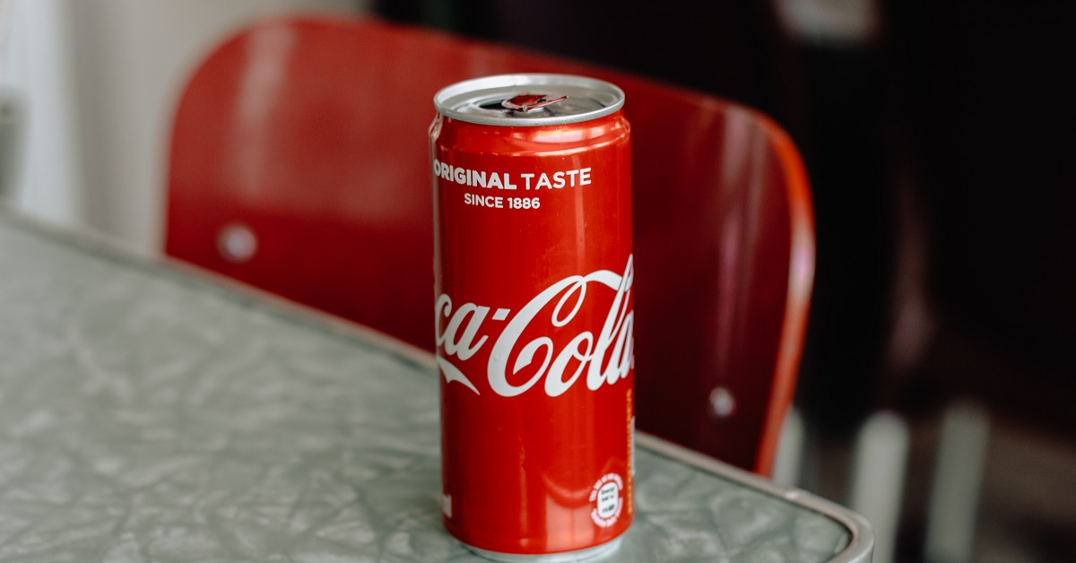 Compania Coca-Cola este investigată de autoritatea de concurență europeană și riscă o amendă de 1 miliard de dolari