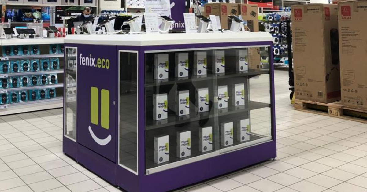 Parteneriat: startup-ul fenix.eco vinde smartphone-uri recondiționate în magazine Auchan 