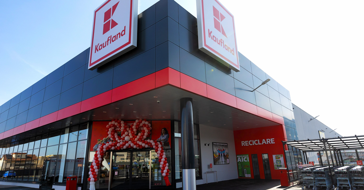 Kaufland inaugurează două magazine, dintre care unul realizat din beton ecologic