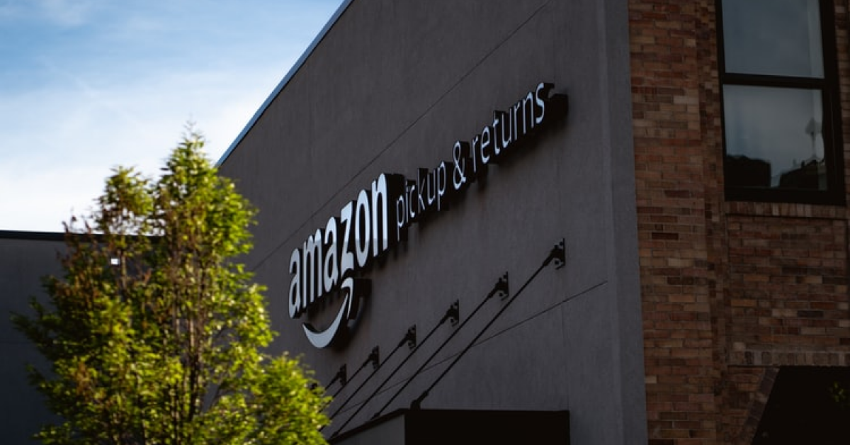 Amazon a lansat o platformă cu branduri de lux. Primul partener, Oscar de la Renta 