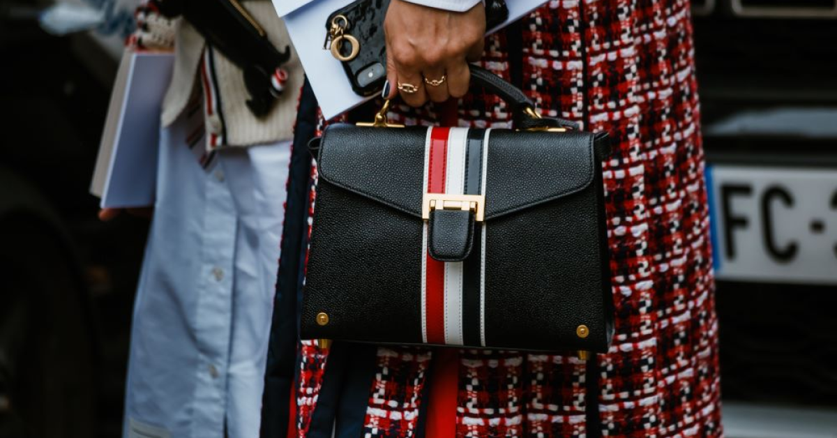 Adidas l-a dat în judecată pe designerul de lux Thom Browne pentru folosirea dungilor