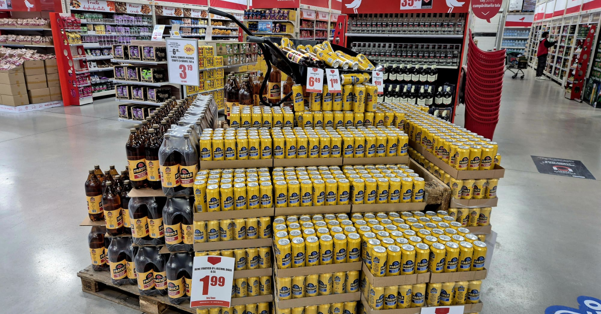 Un nou brand de bere pe piață, cu ocazia 1 Mai: Auchan lansează Frățică, berea marcă proprie
