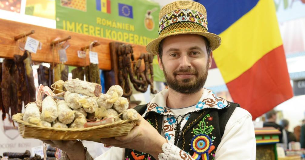 Masa de Crăciun cu carne de Mangalița. Cât costă specialitățile de la Maramureș