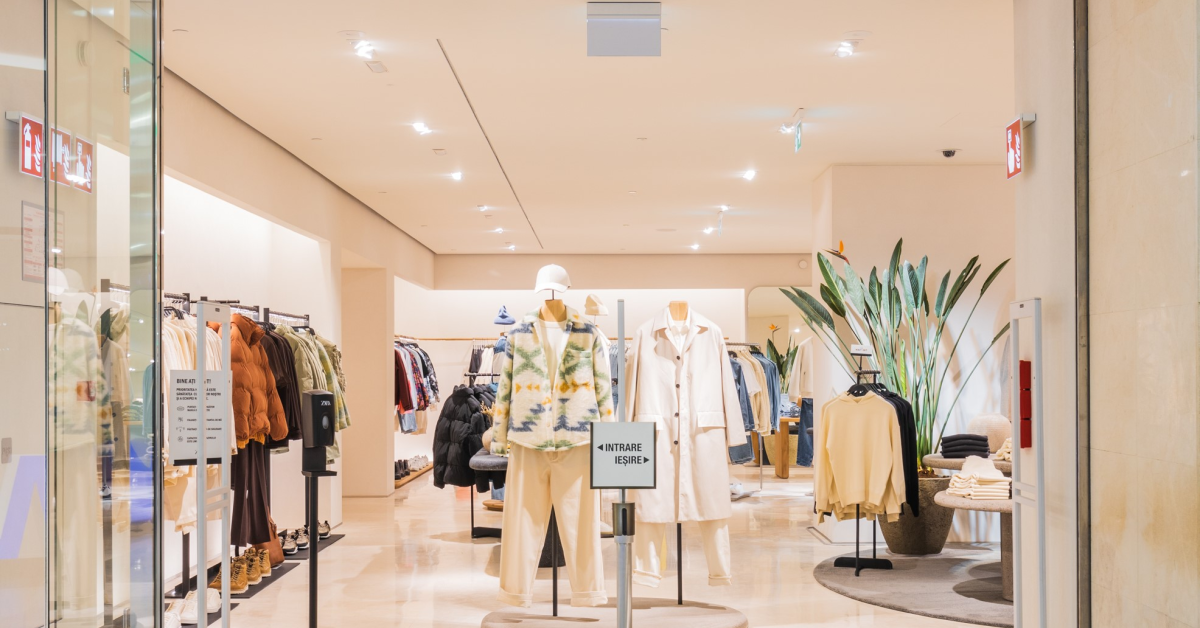 Zara începe să taxeze retururile pentru comenzile online