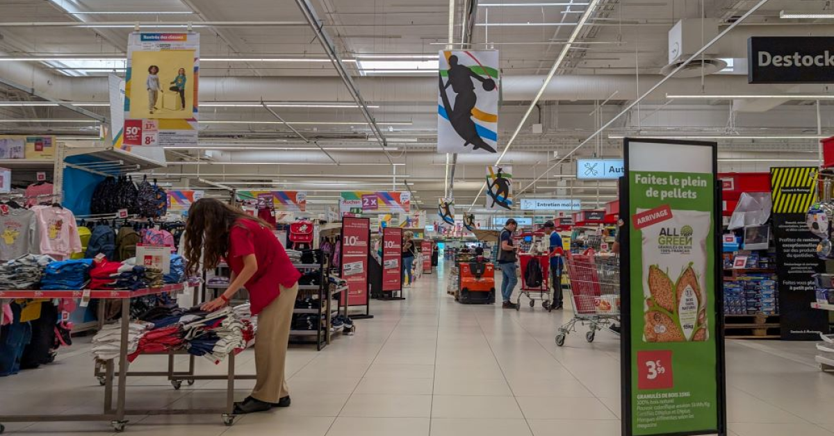 Automatizarea și AI pun pe tușă 200 de angajați: ce lanț de supermarketuri face concedieri