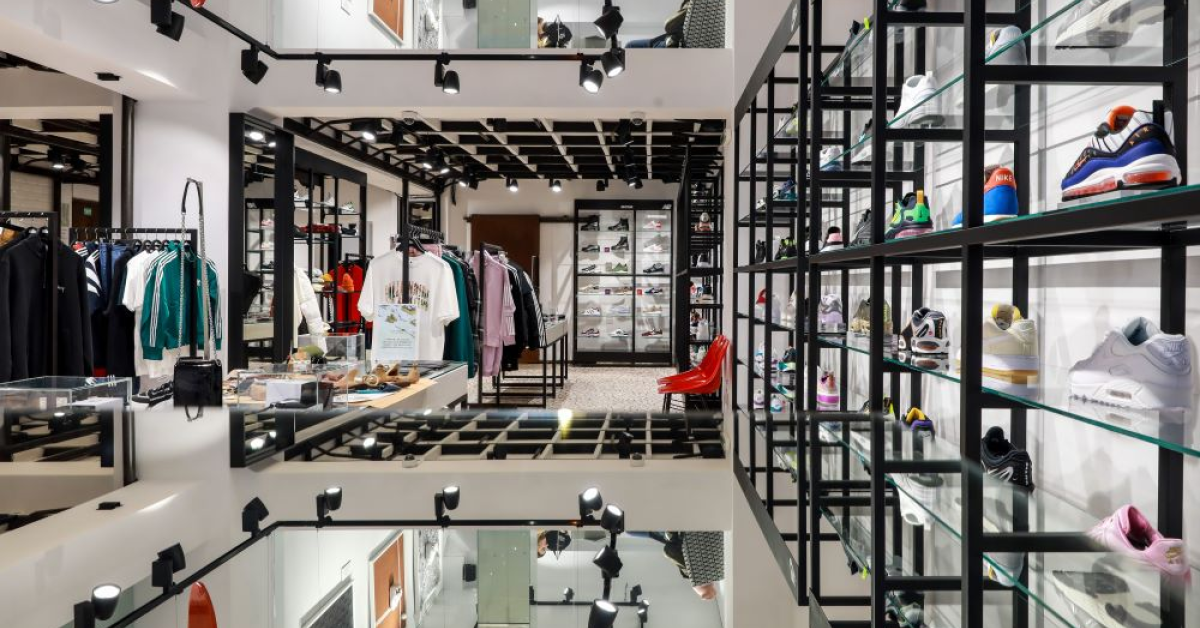Povestea Footshop, businessul cu încălțăminte sport care a pornit de la o pereche de sneakers, cumpărată din economiile unui băiat de 11 ani